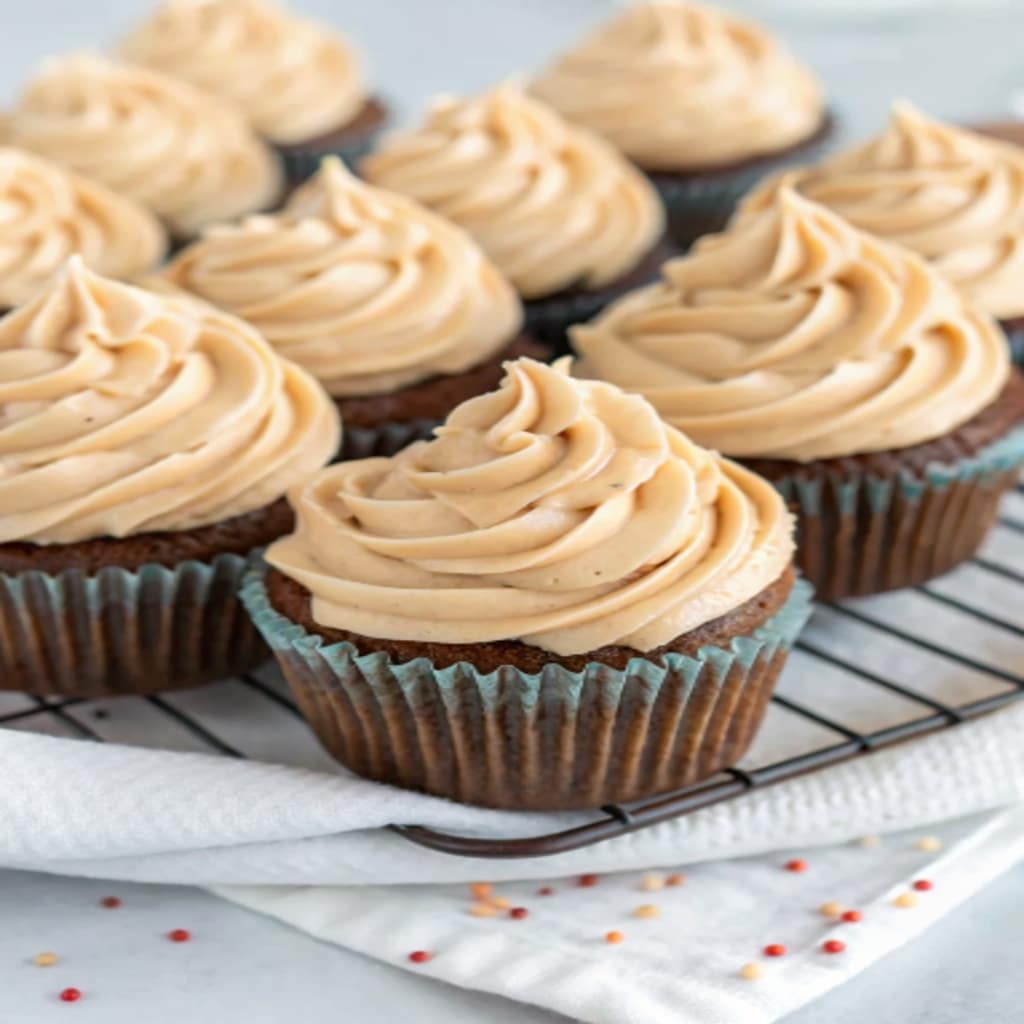 The Ultimate Guide to Peanut Butter Cream Cake Filling (with Recipes & Tips) 5 Cupcakes with peanut butter cream cake filling