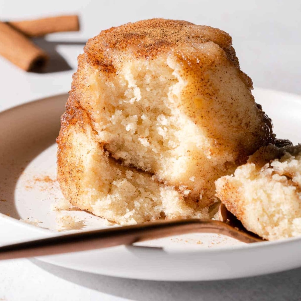 Snickerdoodle Mug Cake Recipe – Quick & Cozy Dessert 7 snickerdoodle mug cake served on a white plate