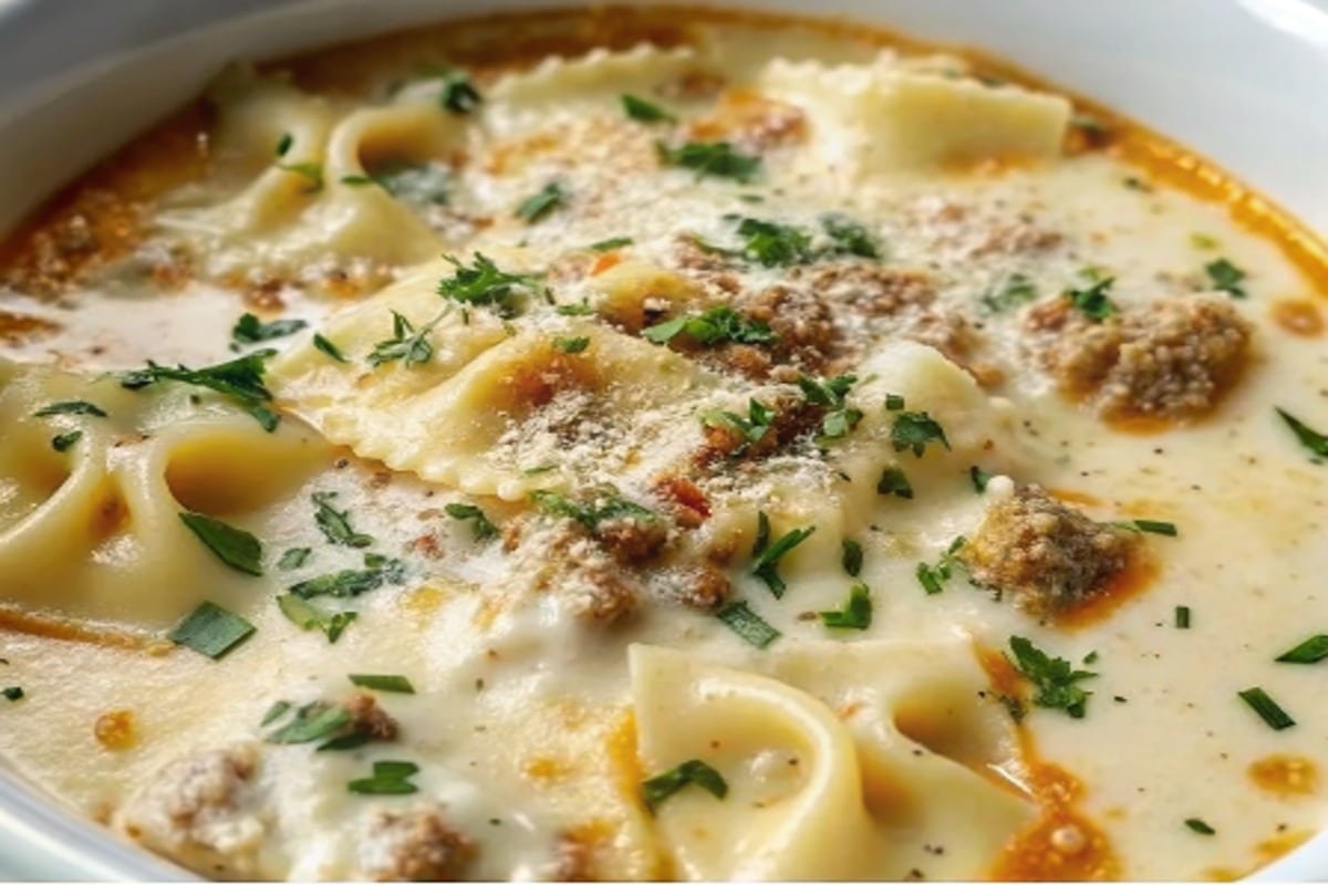 Alfredo Lasagna Soup creamy bowl