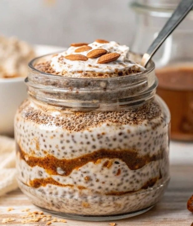 Vegan Cinnamon Roll Overnight Oats – Easy Healthy Breakfast for Busy Mornings 4 Vegan Cinnamon Roll Overnight Oats with cinnamon swirl